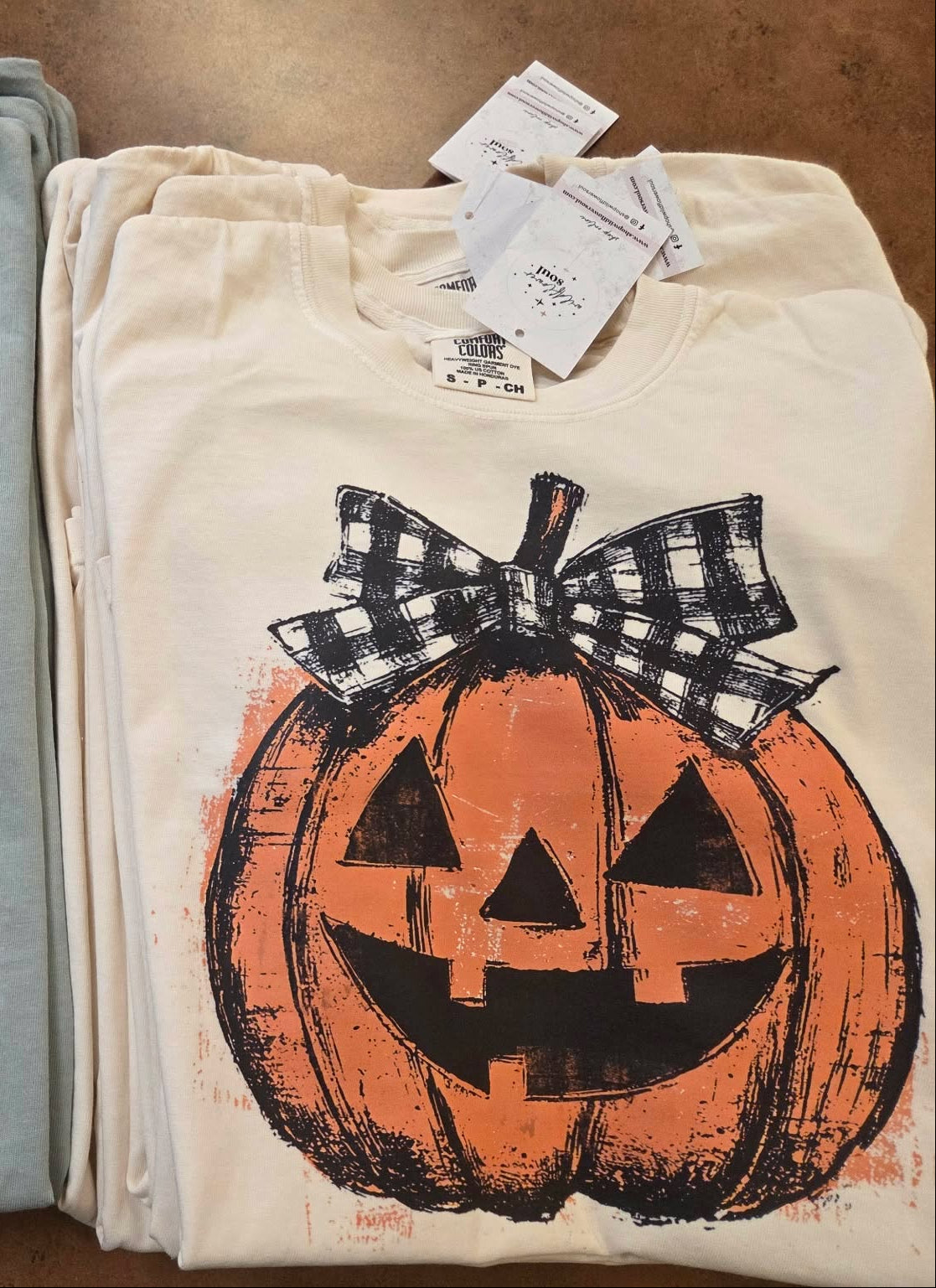 Jack-o-lantern with Bow Graphic Tee (Pre-order)