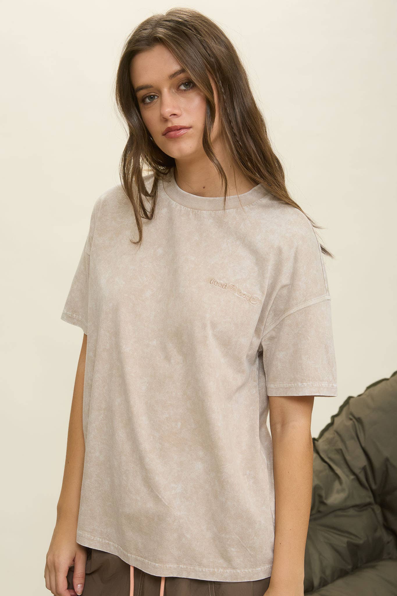 WASHED GOOD VIBES EMBROIDERY SHORT SLEEVE KNIT TOP