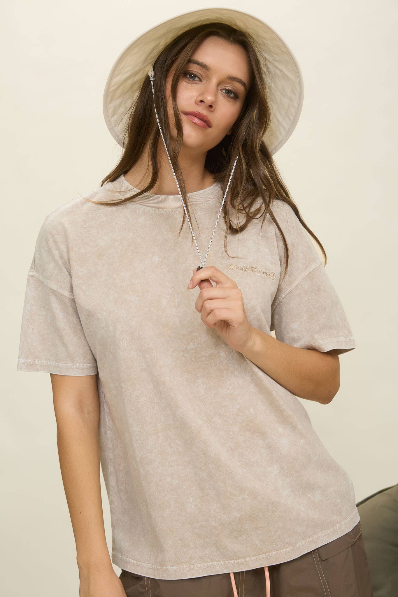 WASHED GOOD VIBES EMBROIDERY SHORT SLEEVE KNIT TOP