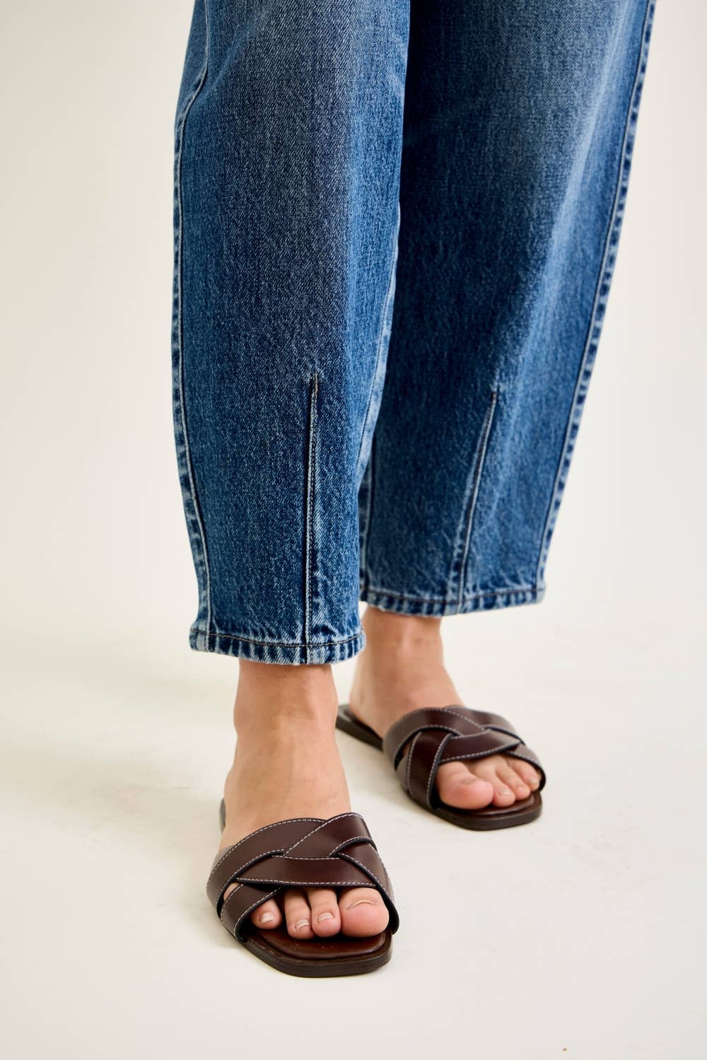 Judy Blue High Waisted Rigid Magic Barrel w/ Dart Detailing