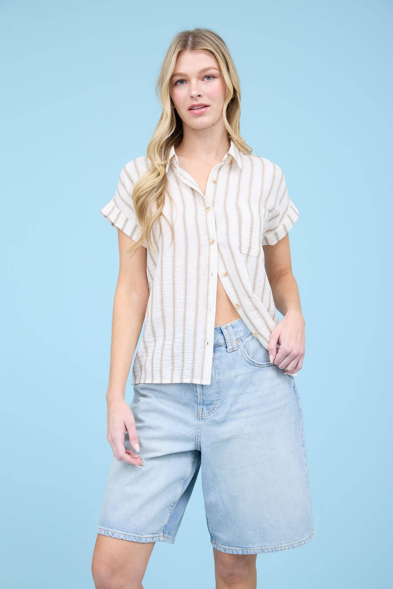 STRIPE COLLARED SHORT SLEEVE BUTTON DOWN SHIRT