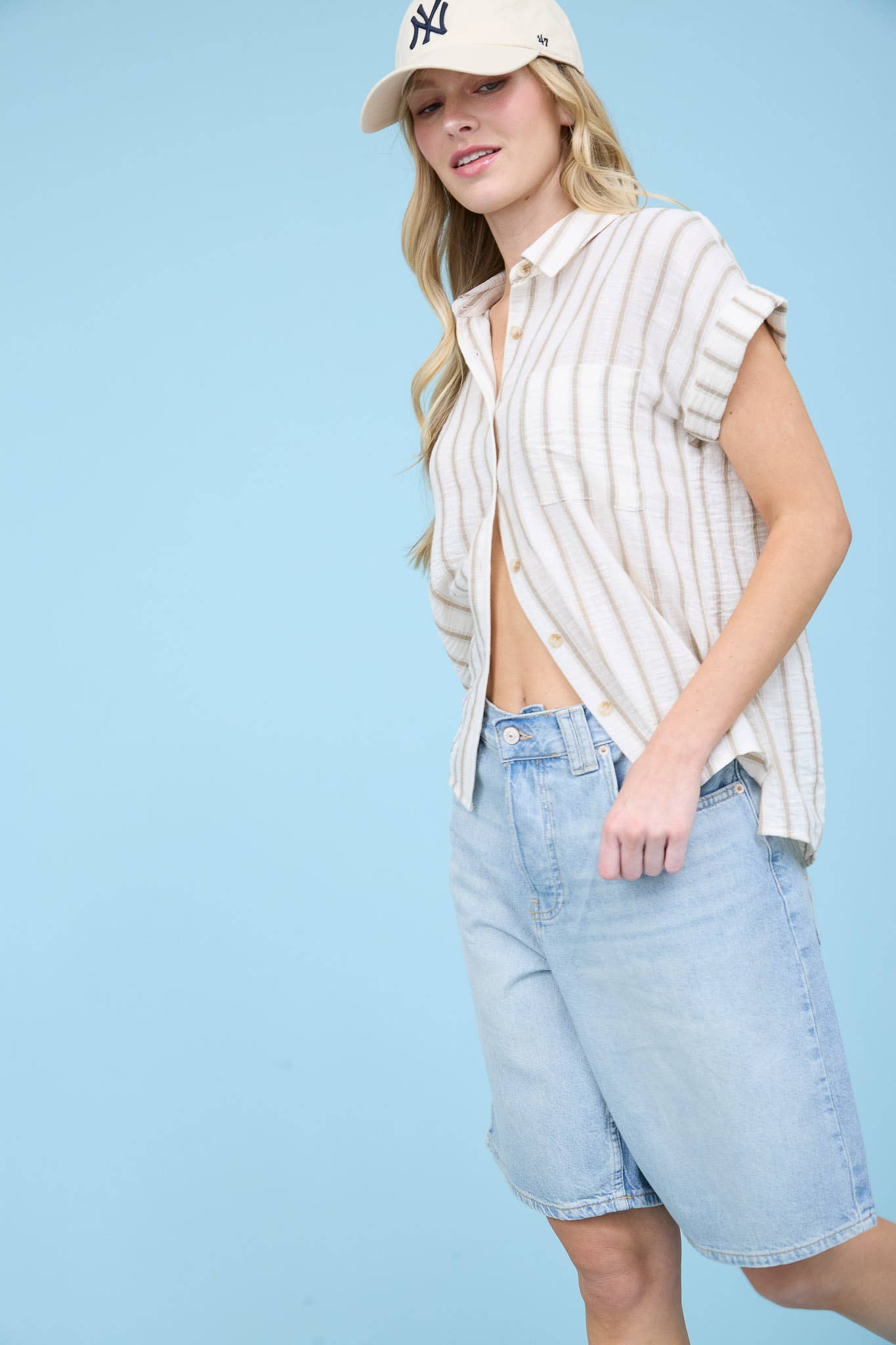STRIPE COLLARED SHORT SLEEVE BUTTON DOWN SHIRT
