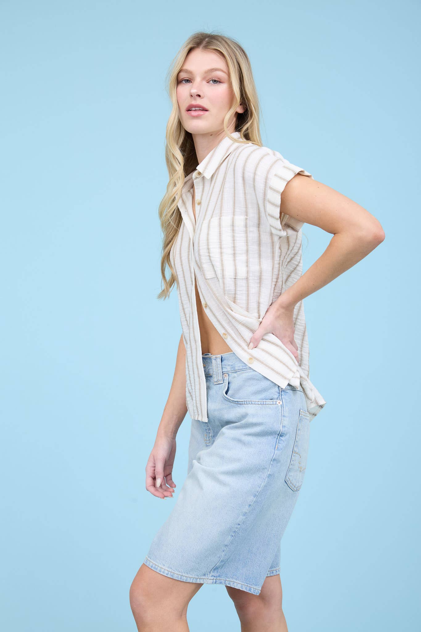 STRIPE COLLARED SHORT SLEEVE BUTTON DOWN SHIRT