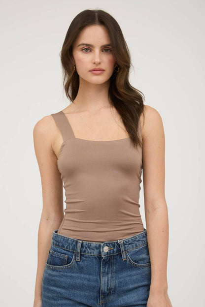 REVERSIBLE SQUARE NECK SEAMLESS CAMI